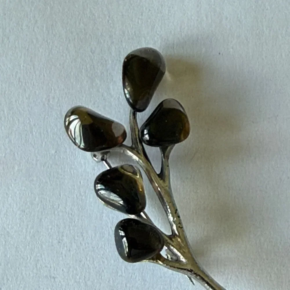 Vintage glass/metal brooch